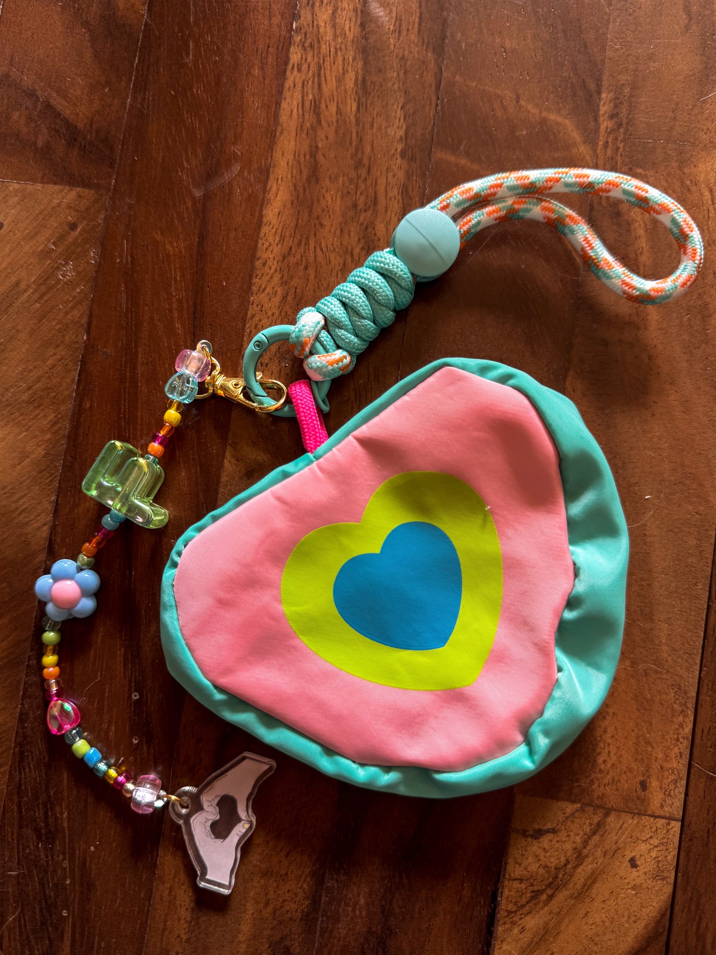 Monedero corazón con strap