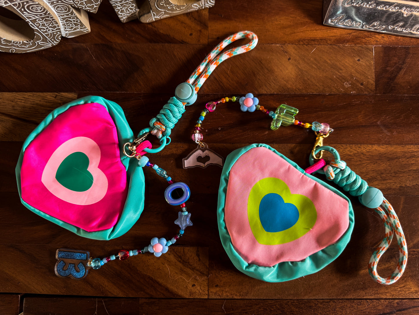 Monedero corazón con strap